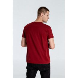 Футболка A God is High