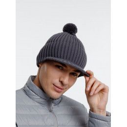 Вязаная шапка с козырьком Peaky