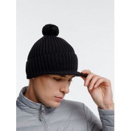 Вязаная шапка с козырьком Peaky