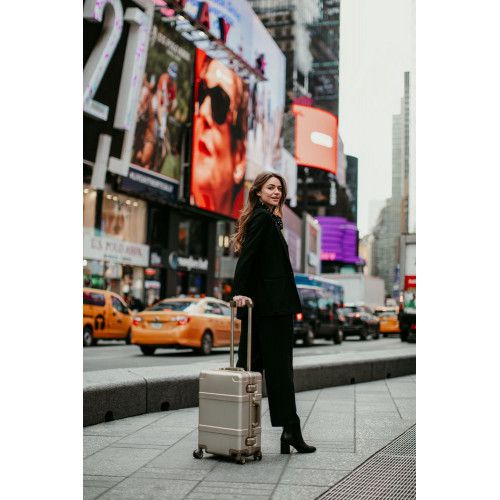 Чемодан Metal Luggage, золотистый
