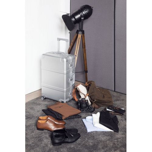 Чемодан Metal Luggage, серебристый