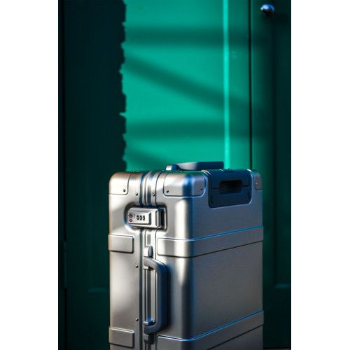 Чемодан Metal Luggage, серебристый