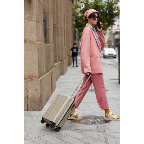 Чемодан Lightweight Luggage S, бежевый