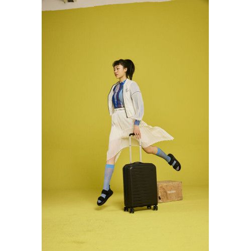 Чемодан Lightweight Luggage S, черный