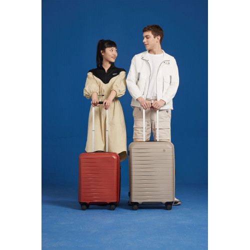 Чемодан Lightweight Luggage S, красный