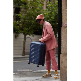 Чемодан Lightweight Luggage M