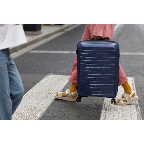 Чемодан Lightweight Luggage M, синий