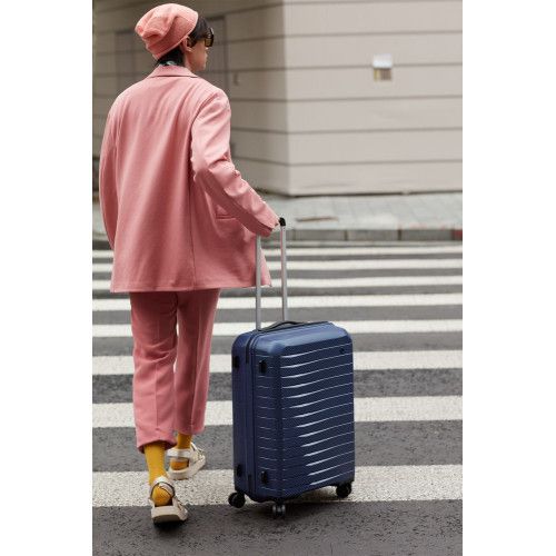 Чемодан Lightweight Luggage M, синий