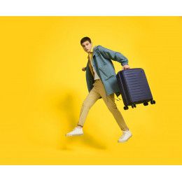 Чемодан Lightweight Luggage M