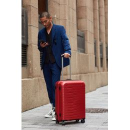 Чемодан Lightweight Luggage M